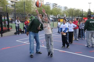Krajicek Foundation en BAM met basketbal actief in de wijken